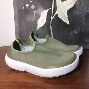 OOFOS OOmg EeZee Low Sneaker sz 8
